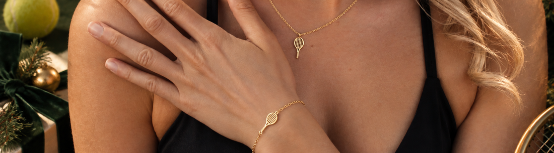 Weihnachtsgeschenkideen für Tennisfans  - LINE Chaser Tennisschmuck: Tennisarmand und Tenniskette im Tennisschlägerdesign.