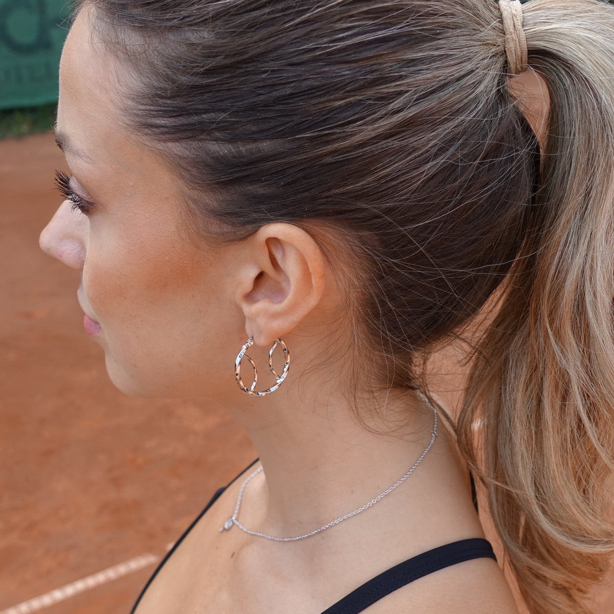 Silver hoop earrings with tennis design details, perfect tennis jewelry for women and tennisfans.